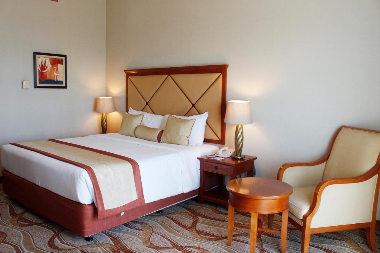Al Diar Capital Hotel Абу Даби Екстериор снимка