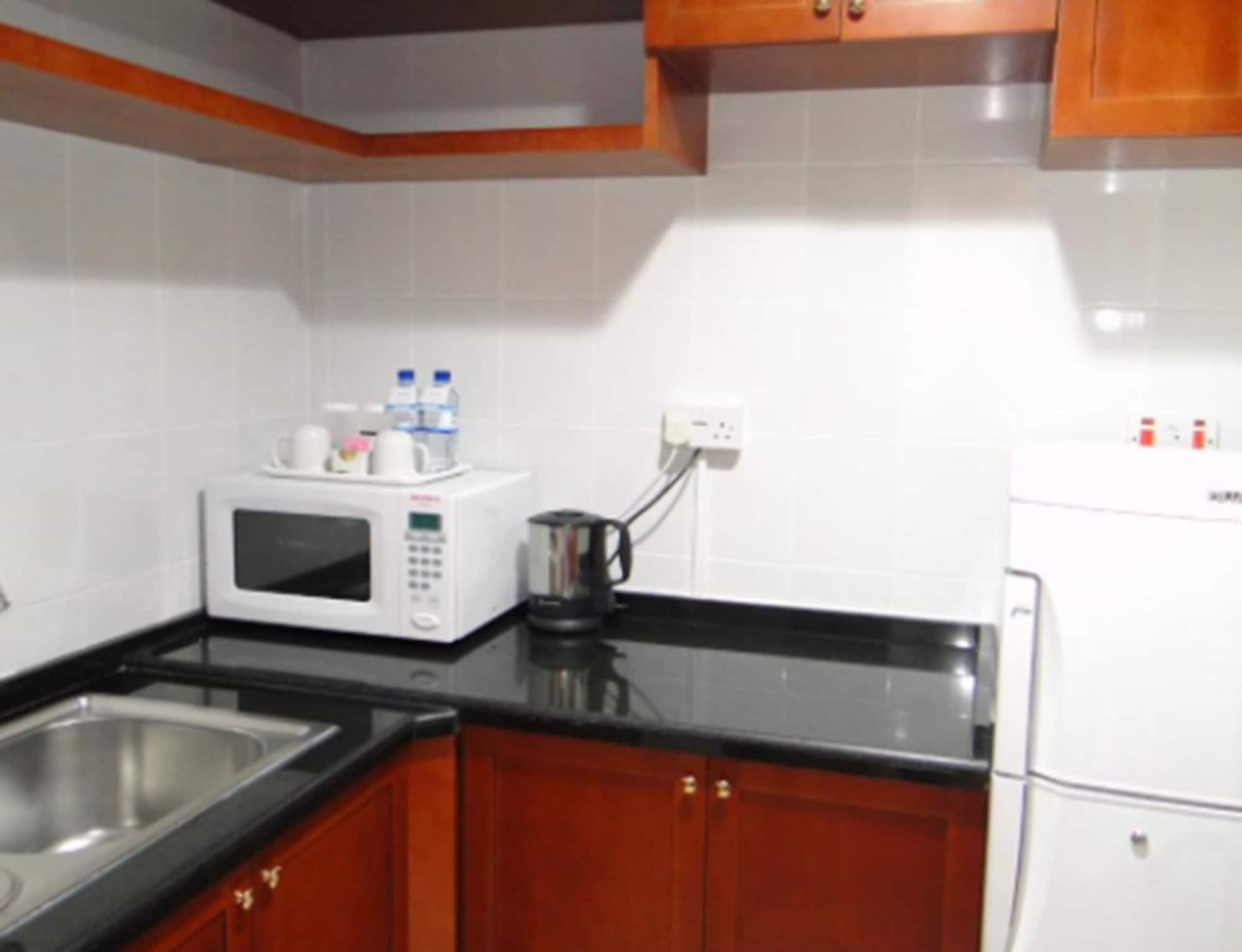 Al Diar Capital Hotel Абу Даби Екстериор снимка